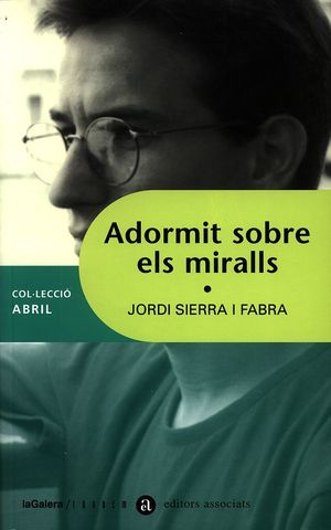 ADORMIT SOBRE ELS MIRALLS